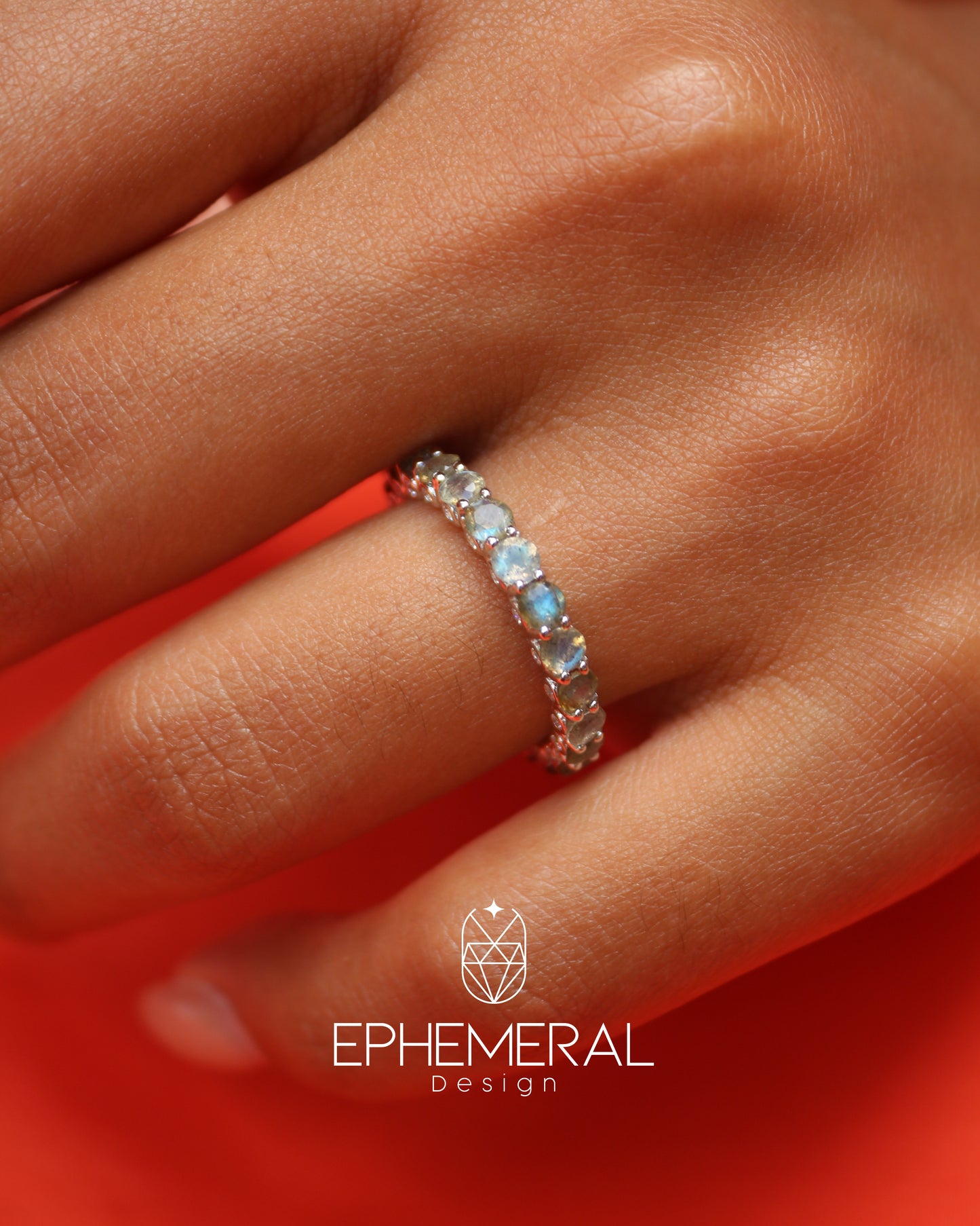 Anillo de labradorita