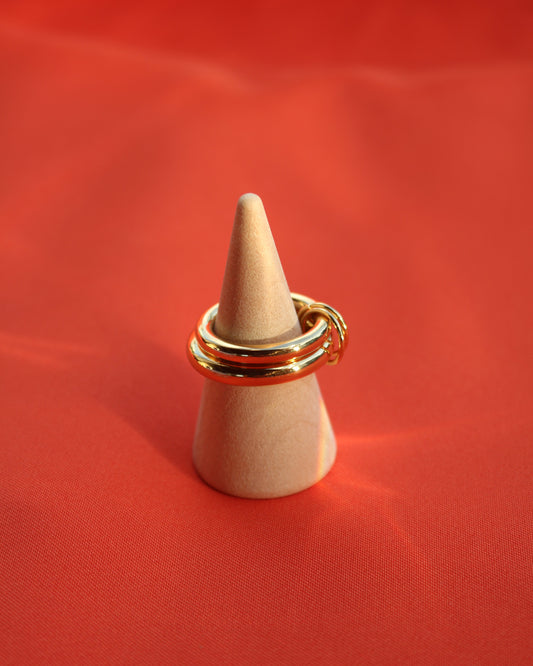 Cadena de anillos dorados