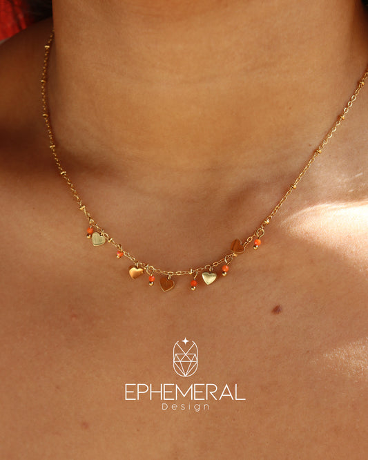 Cadena de mostacillas y corazones