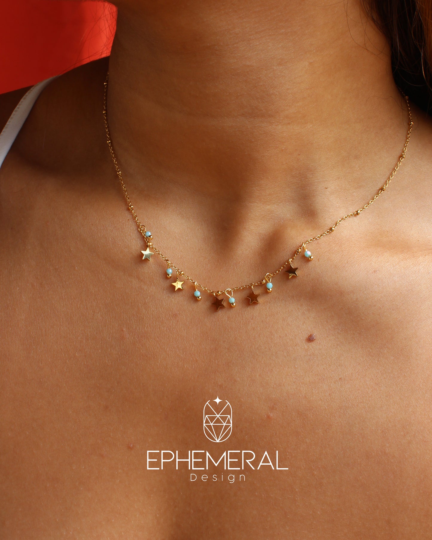 Cadena de mostacillas y estrellas