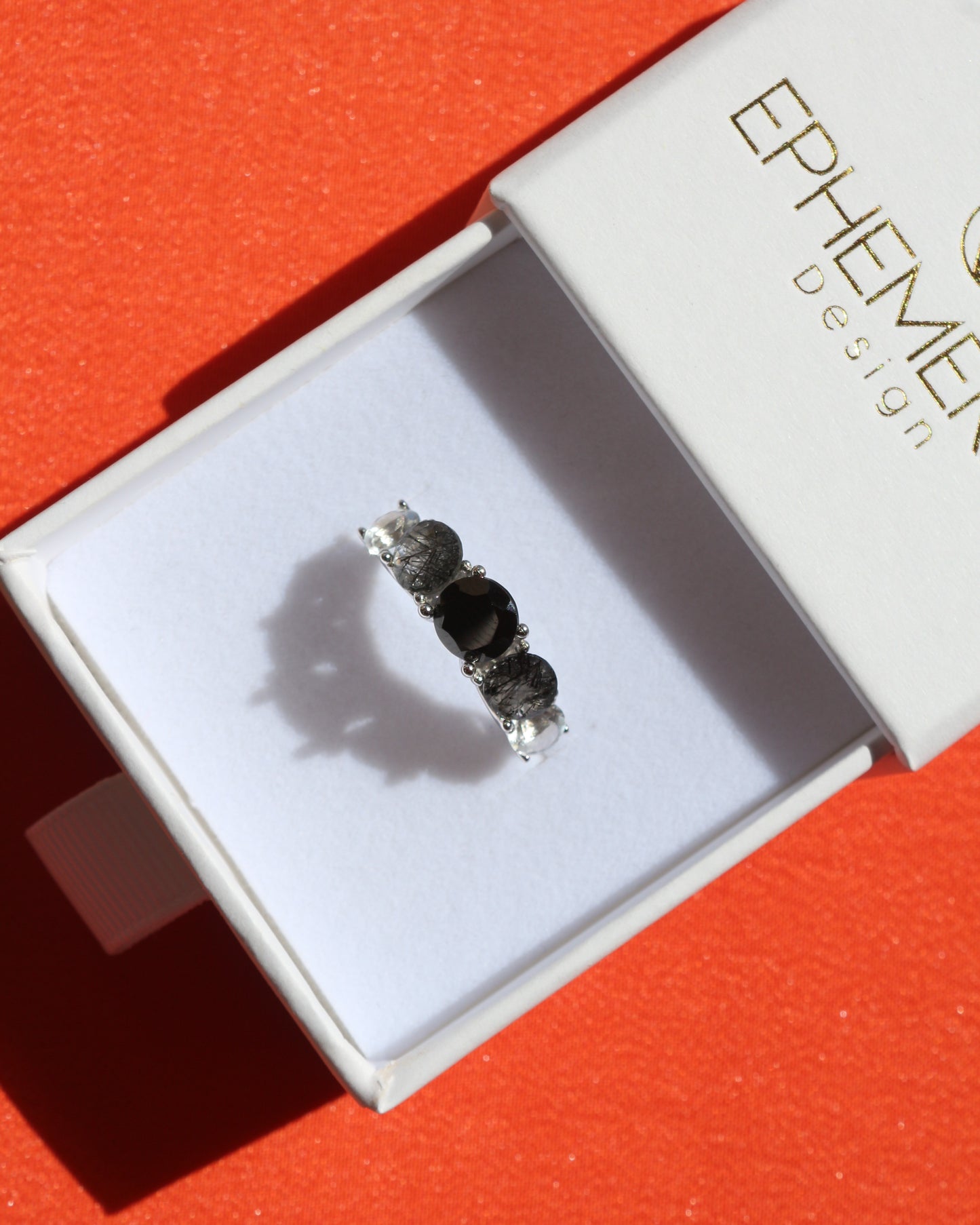 Anillo de gemas varias