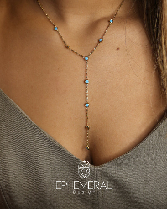 Cadena de piedras azules