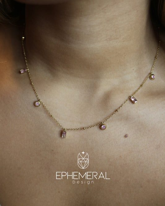 Cadena con dijes rosa