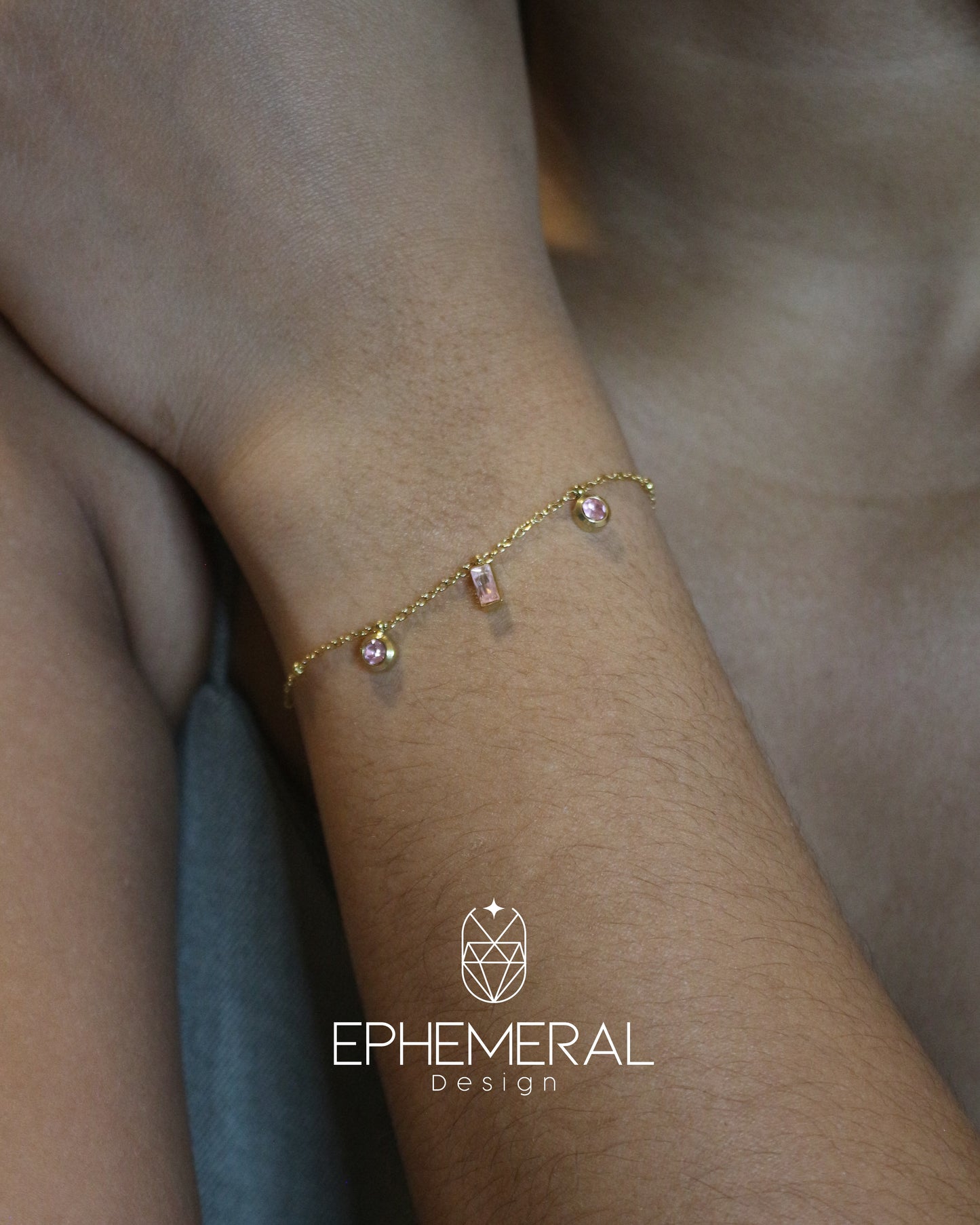 Pulsera de dijes rosa