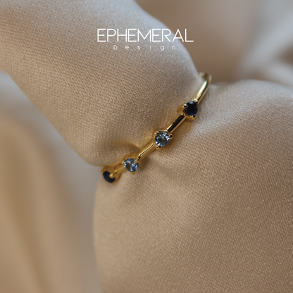 Anillo de zafiros dorado