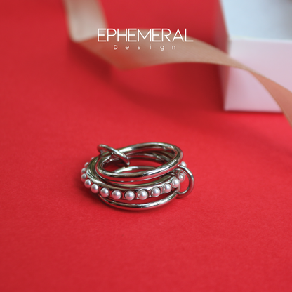 Cadena de anillos plateado con perlas