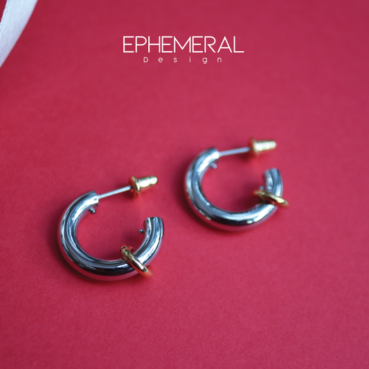 Aretes de acero con baño de oro 18k.
