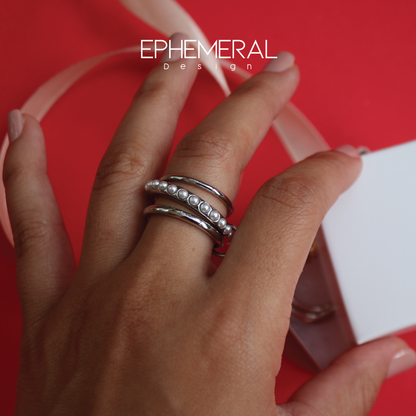 Cadena de anillos plateado con perlas